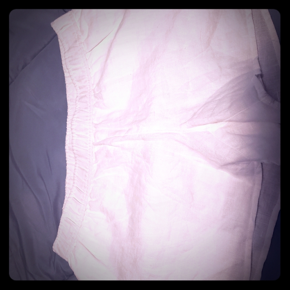 Vineyard Vines white shorts